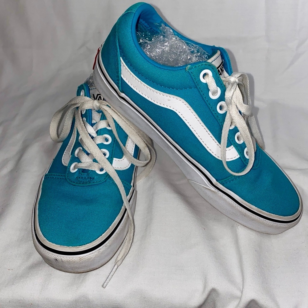 Women's Vans Teal and White Low Top Sneakers Size 6